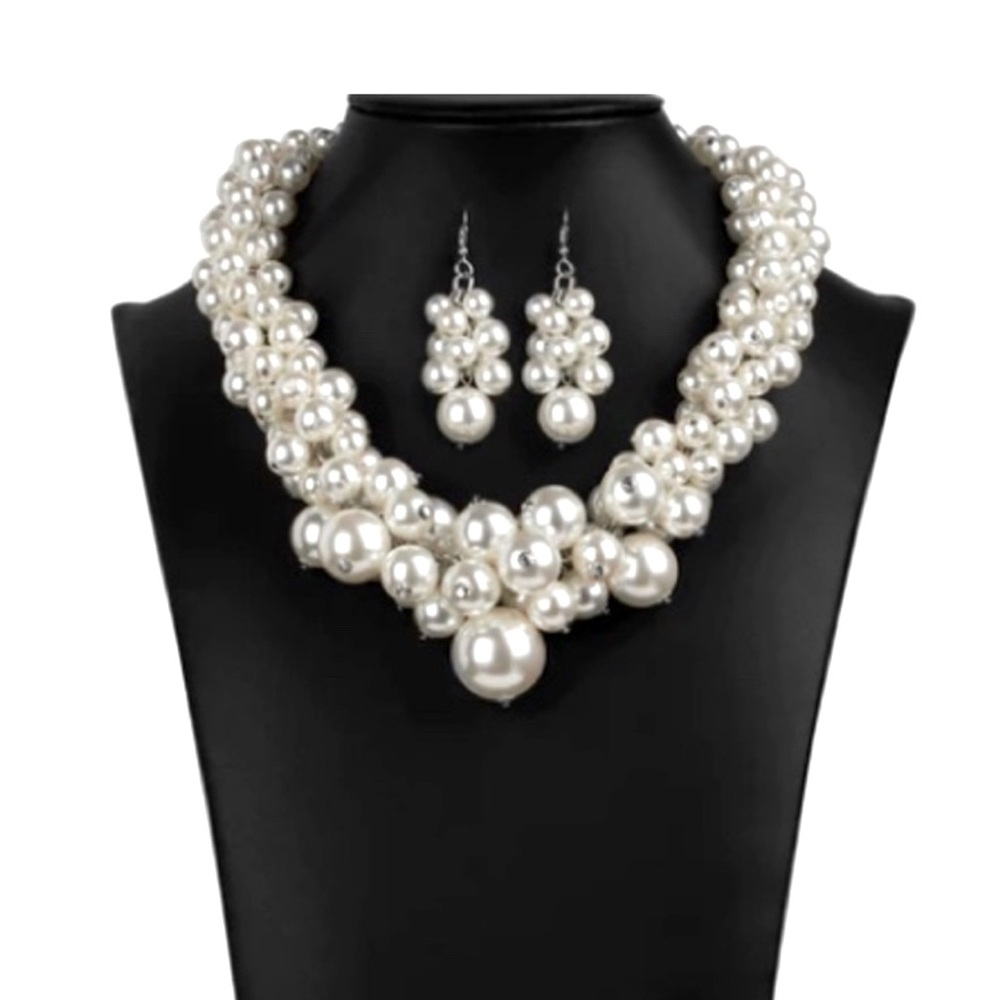 Regal Zi collection necklace with earrings